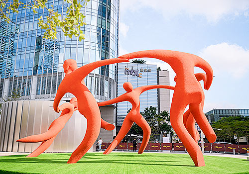 London Design Winner - ARTTENTION - Bay to Art—A Journey of Inspiration Through Color and Form