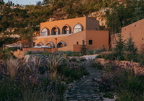 London Design Winner - Yewu Design Studio - Blooming Sanctuary, A Rustic Getaway