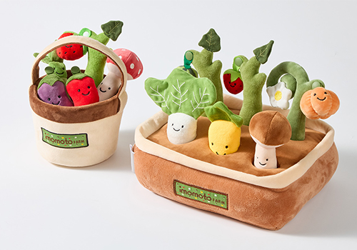 London Design Winner - Shanghai Jinfan Trading Co., Ltd - Plush Carrots Pulling in Fruit and Vegetable Farm